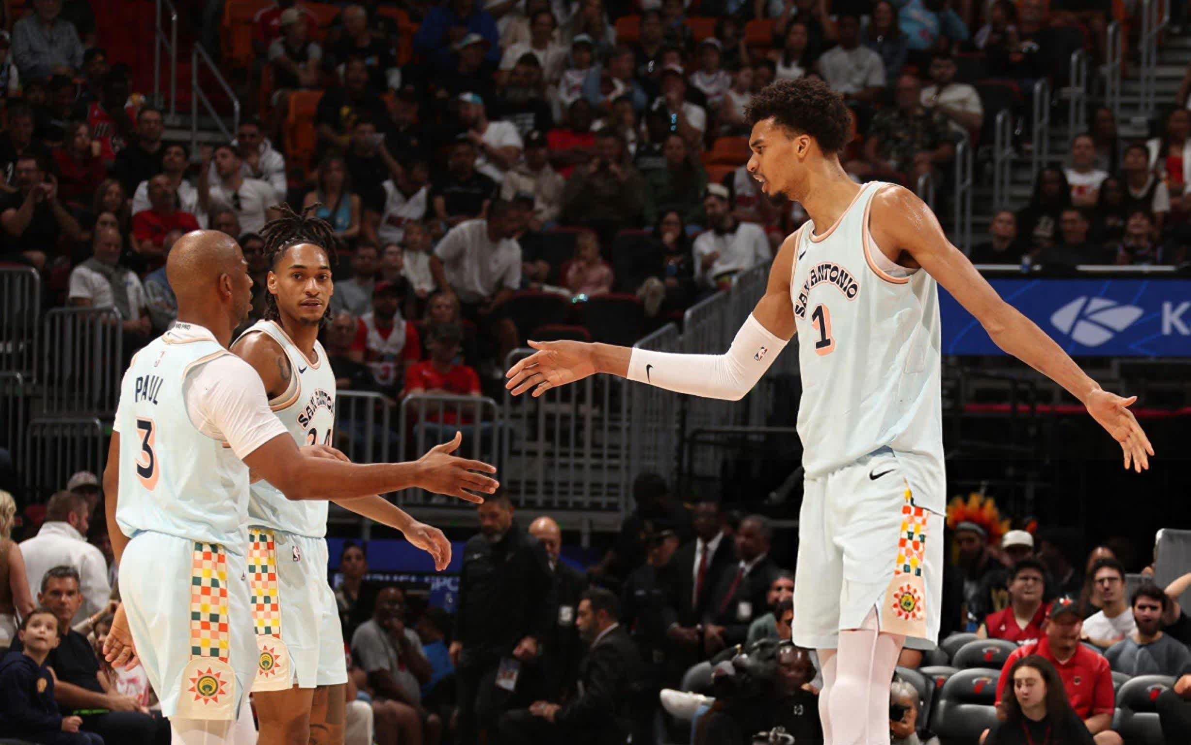 澳客官方-热火继续胜势,主场击败马刺,实现五连胜的简单介绍