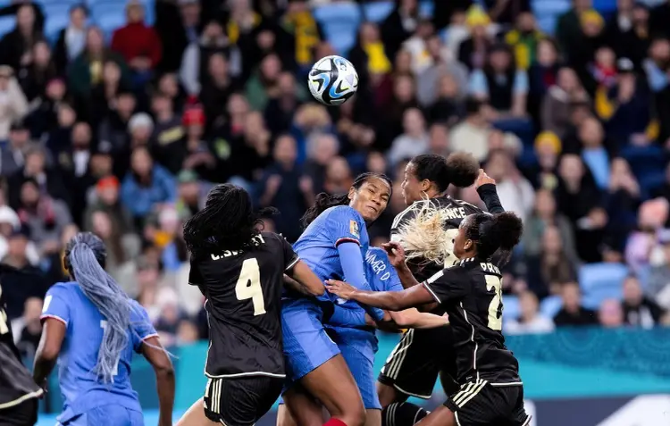 澳客vip注册-巴西女足获胜,精彩比赛赢得球迷喝彩(巴西女足高兴早了)