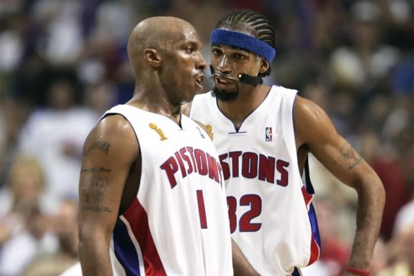 澳客官方-活塞险胜魔术,实现掉队