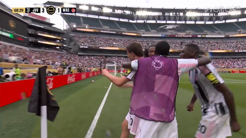 澳客官网入口-后卫奉献神勇扑救,阻止对手破门