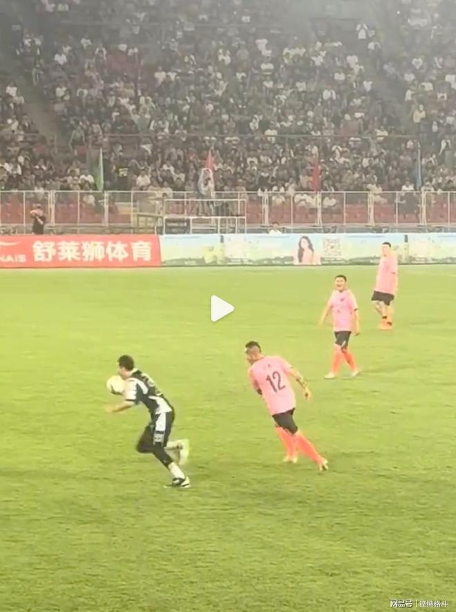 澳客网页版登录入口-足球界一大黑马表现抢眼,球迷围观热议的简单介绍