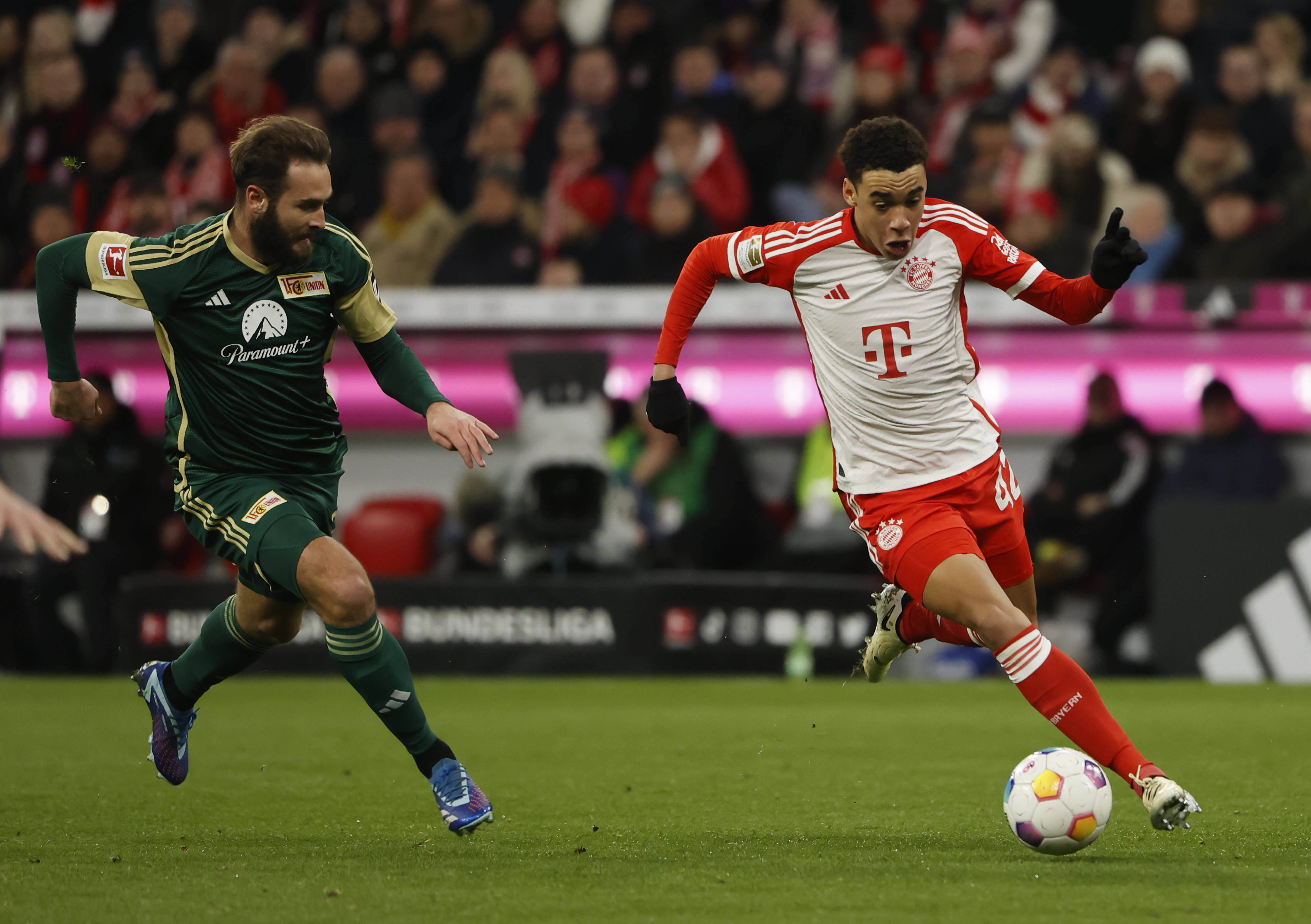 澳客网站入口-拜仁慕尼黑中场组织有序,欧冠赛场掀波澜的简单介绍